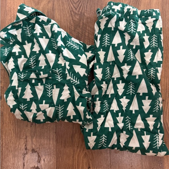 Hanna Andersson Women’s Christmas pjs - Picture 1 of 7